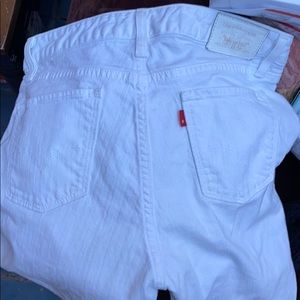 Levi’s white.  Mid rise boot 553 6/28